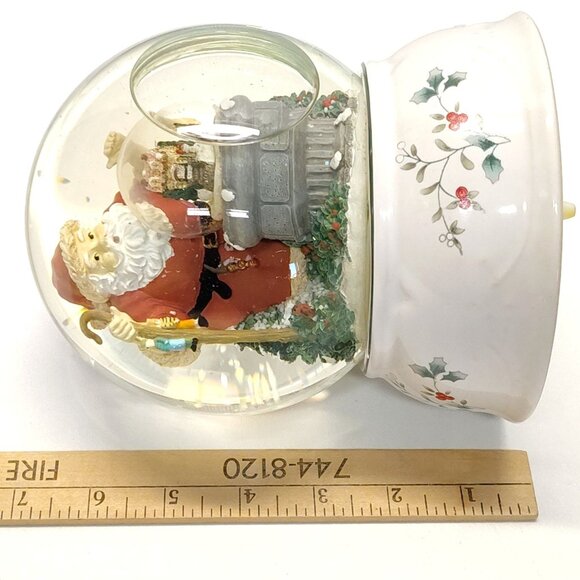 Pfaltzgraff Winterberry Santa Musical Snow Globe Play I'll Be Home For Christmas - Picture 12 of 13